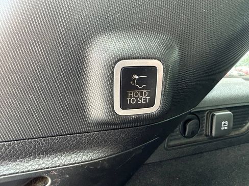 Used 2023 Jeep Grand Cherokee Summit AWD/4WD image 12