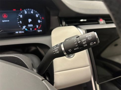 Used 2025 Land Rover Discovery Sport S image 16