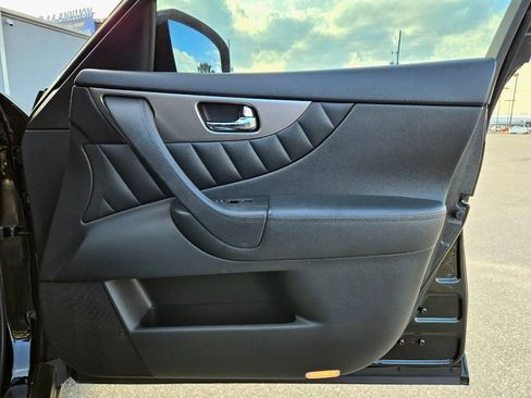 Used 2017 INFINITI QX70 2WD image 42