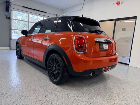 Used 2019 MINI Cooper 4-Door Hardtop image 5