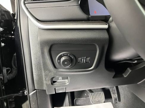 Used 2026 Jeep Grand Cherokee Limited AWD/4WD image 18