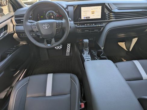 Used 2025 Toyota Camry SE image 19
