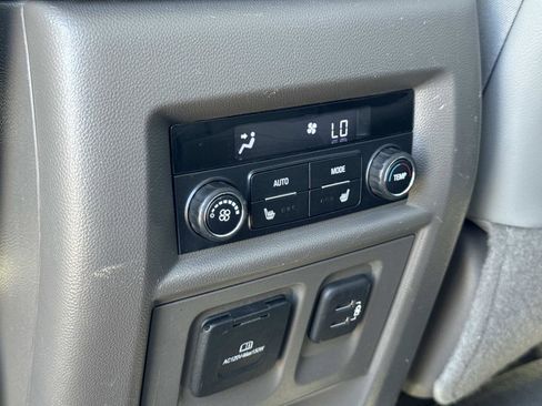 Used 2020 Chevrolet Traverse Premier image 22