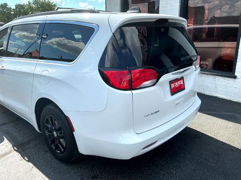Used 2021 Chrysler Voyager Lxi image 28