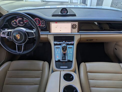 Used 2018 Porsche Panamera image 23