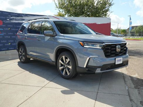 New 2025 Honda Pilot Touring image 3