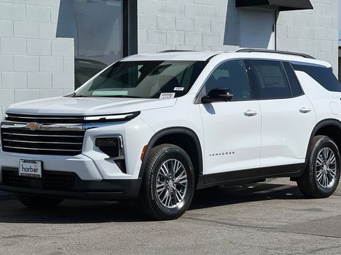 New 2025 Chevrolet Traverse LT w/ Enhanced Driving Package image 8