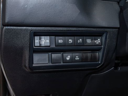 Used 2025 Toyota Sequoia Platinum AWD/4WD image 17