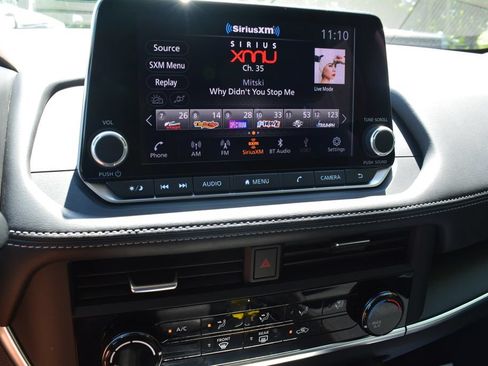 Used 2023 Nissan Rogue S AWD/4WD image 15