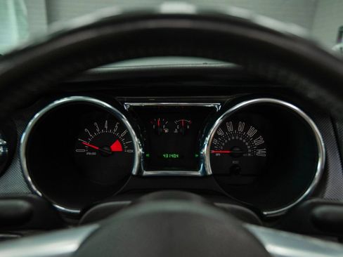Used 2005 Ford Mustang GT RWD image 22