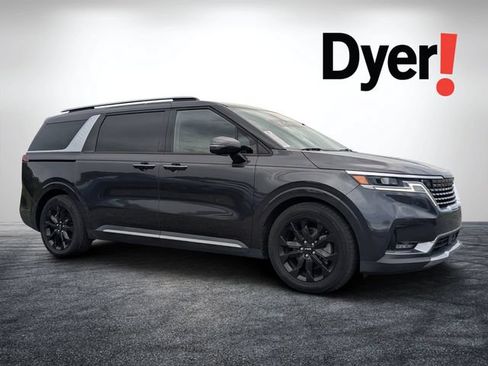 Certified 2022 Kia Carnival SX FWD image 1