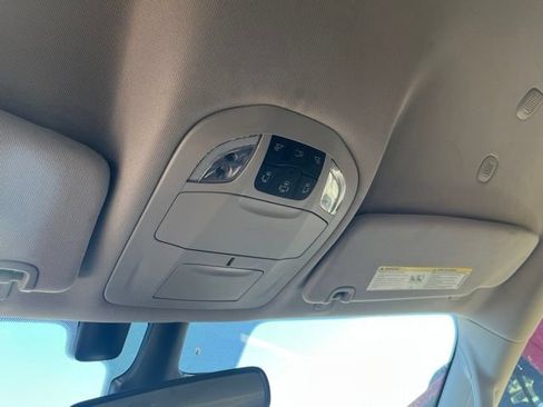 Used 2022 Chrysler Pacifica Touring-L FWD image 25