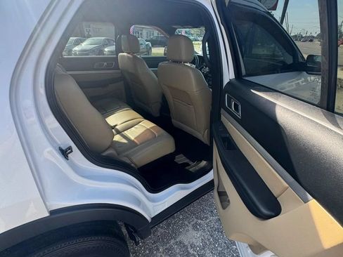 Used 2017 Ford Explorer XLT w/ Equipment Group 202A AWD/4WD image 15