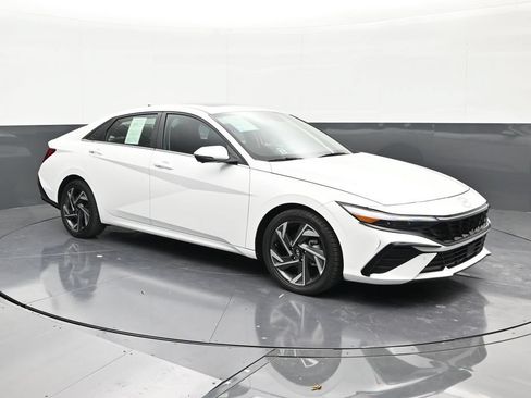 Used 2024 Hyundai Elantra Limited FWD image 7