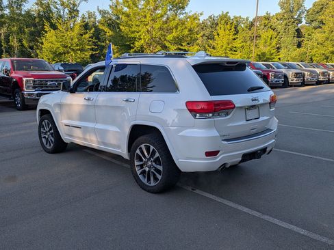 Used 2017 Jeep Grand Cherokee Overland AWD/4WD image 6