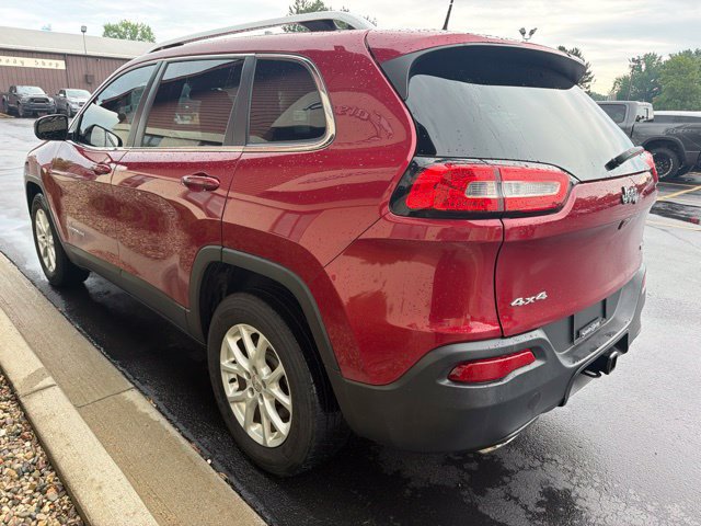 Used 2016 Jeep Cherokee Latitude w/ Cold Weather Group AWD/4WD image 11