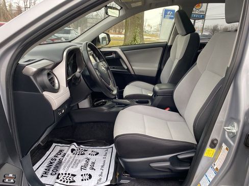 Used 2018 Toyota RAV4 XLE image 13