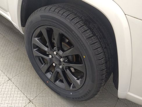 Used 2020 Jeep Grand Cherokee Altitude RWD image 31