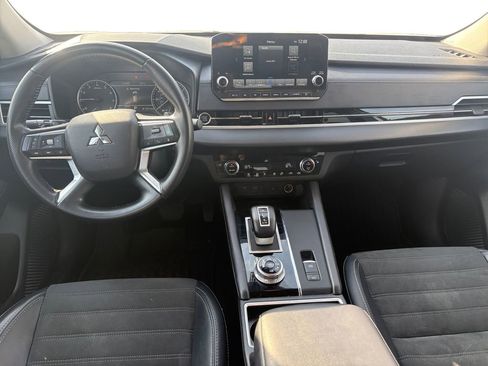 Used 2024 Mitsubishi Outlander SE image 10