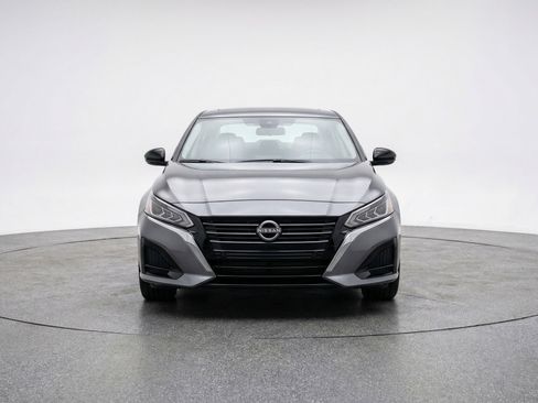 Used 2025 Nissan Altima 2.5 SV image 2