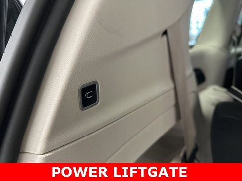 Used 2021 Chrysler Pacifica Touring-L image 31