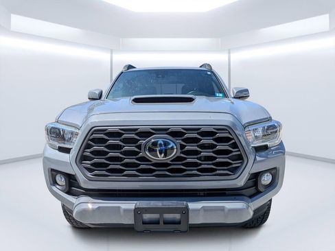Used 2020 Toyota Tacoma TRD Sport w/ Technology Package AWD/4WD image 8