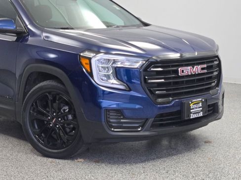 Used 2022 GMC Terrain SLE w/ Driver Convenience Package image 2