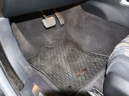 Used 2020 Jaguar F-PACE SVR image 24