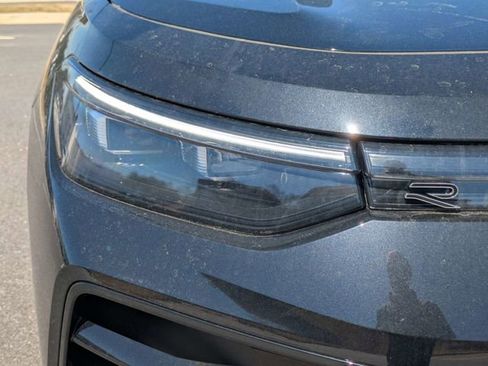 New 2026 Volkswagen Tiguan SE R-Line FWD image 9