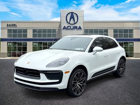 Used 2024 Porsche Macan AWD/4WD image 1