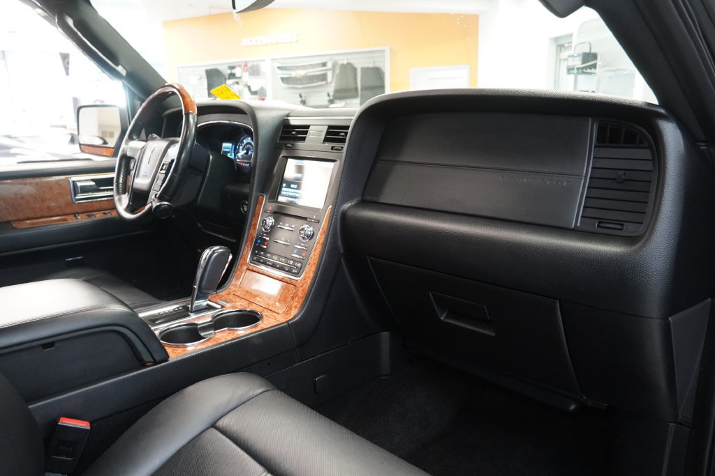 Used 2015 Lincoln Navigator L 4WD image 36