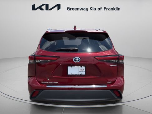 Used 2020 Toyota Highlander XLE AWD/4WD image 6