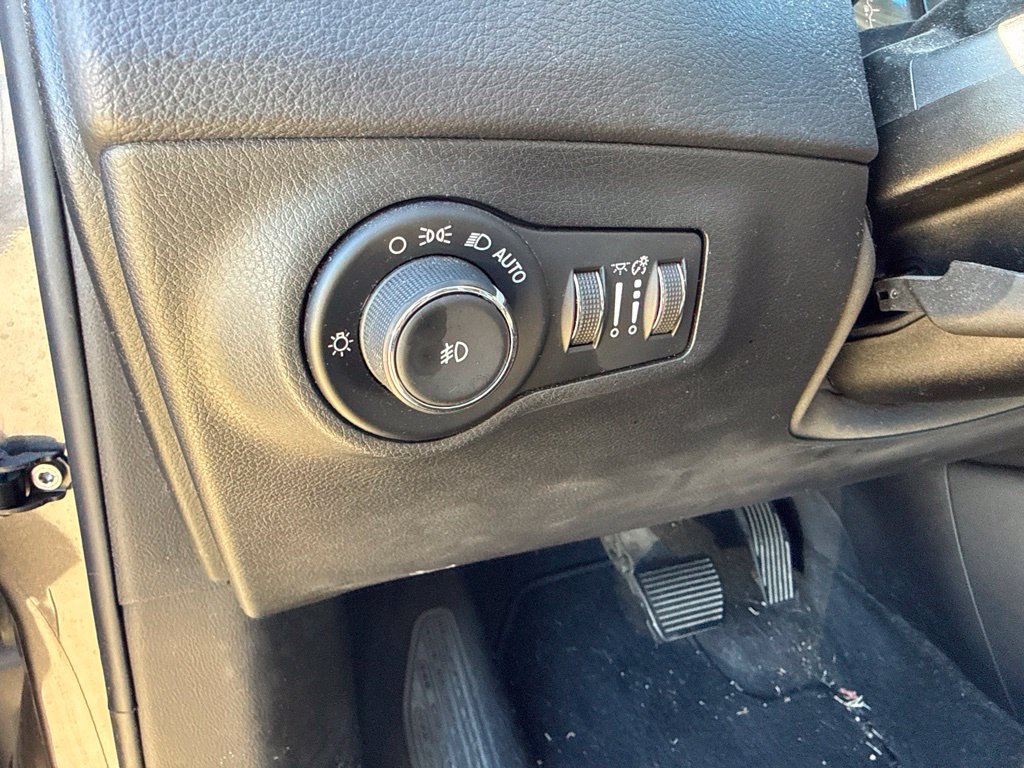 Used 2018 Jeep Compass Limited w/ Navigation Group FWD image 15