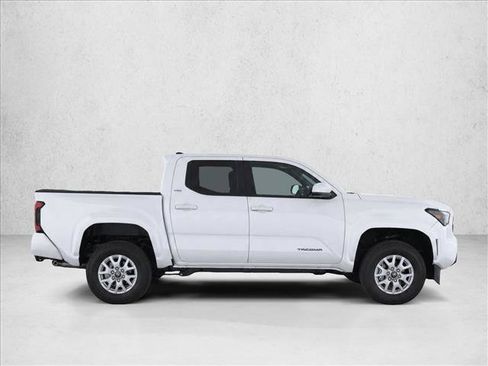 Certified 2025 Toyota Tacoma SR5 AWD/4WD image 8