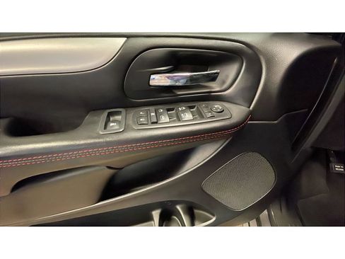 Used 2019 Dodge Grand Caravan GT image 12