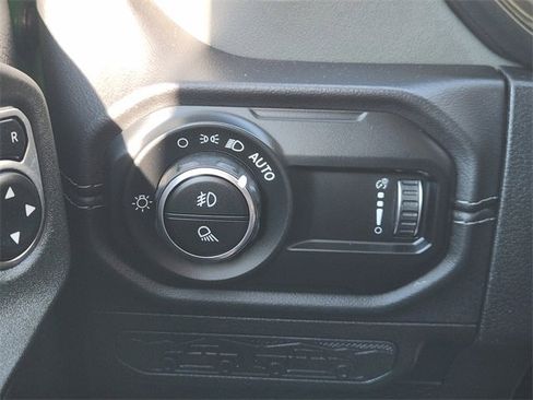 Used 2025 Jeep Gladiator Mojave w/ Convenience Group image 23