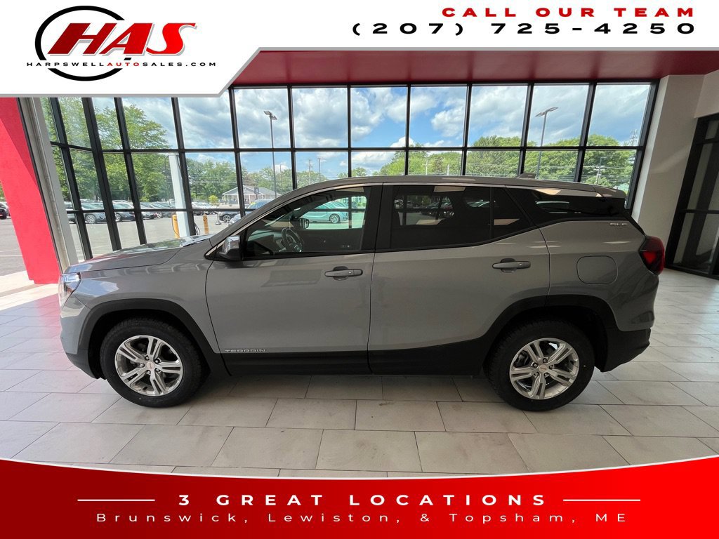Used 2024 GMC Terrain SLE AWD/4WD image 2