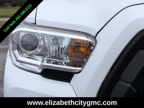 Used 2023 Toyota Tacoma SR AWD/4WD image 9