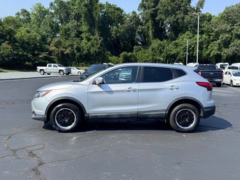 Used 2019 Nissan Rogue Sport S FWD image 3