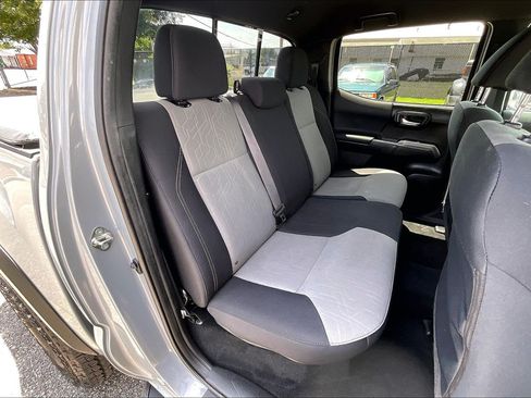 Used 2021 Toyota Tacoma TRD Off-Road AWD/4WD image 31