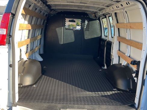 Used 2024 GMC Savana 2500 w/ Driver Convenience Package image 12