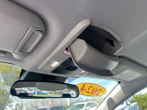 Used 2025 Toyota Camry LE image 28