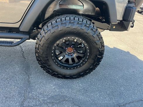 Used 2018 Jeep Wrangler Unlimited Sport S image 38