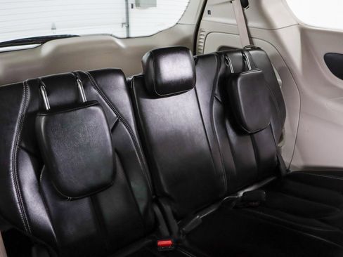 Used 2023 Chrysler Pacifica Touring-L FWD image 30