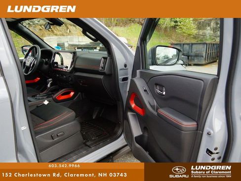 Used 2025 Nissan Frontier PRO-4X AWD/4WD image 8