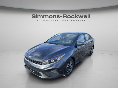 Used 2023 Kia Forte LXS image 1