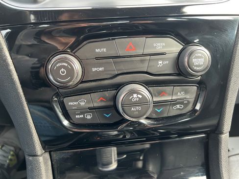 Used 2018 Chrysler 300 S image 22