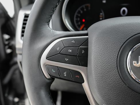 Used 2019 Jeep Grand Cherokee Altitude RWD image 18