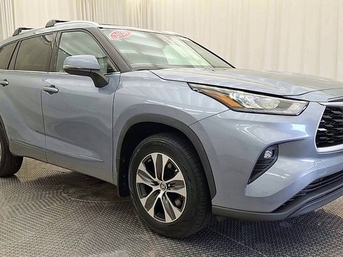 Certified 2020 Toyota Highlander XLE AWD/4WD image 9