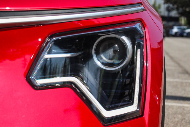 Certified 2025 Kia Niro EX FWD image 5
